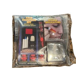 New 4 Piece Halloween Makeup Kit OS